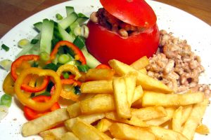 Tomates-crevettes et frites