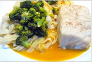 poisson, tagliatelles, brocoli et sauce Mary-Rose