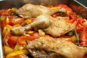 Cuisses de poulet rôties au poivron et chorizo